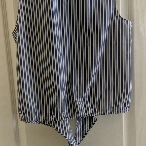 Chicos, no iron, size O, pin stripe sleeveless top - Picture 5 of 6